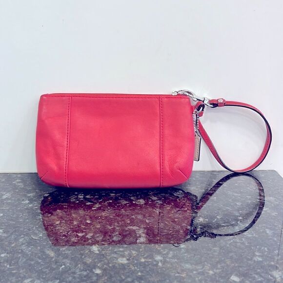 Coach Leather Coral Wristlet
Coach Leather Coral Wristlet Coach Coral(pi… - Picture 2 of 4